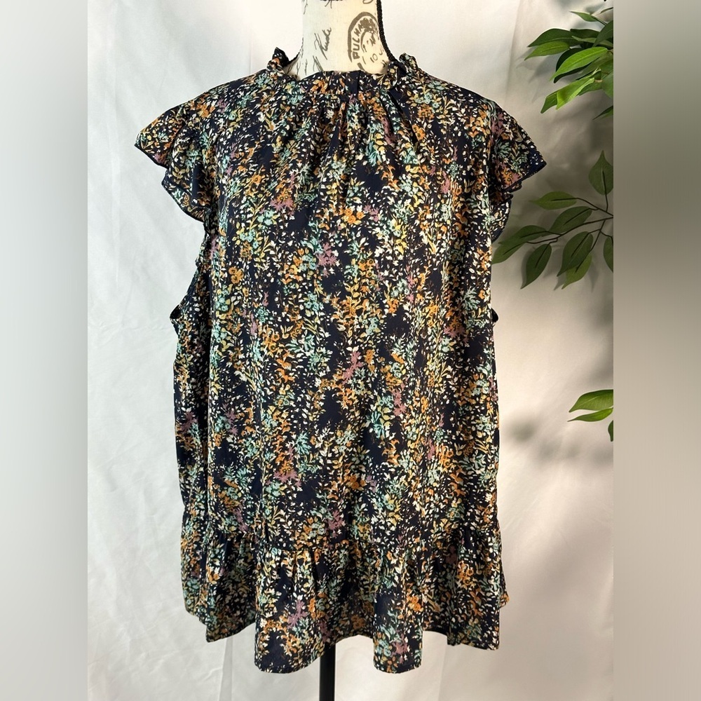 Black Cap Sleeve Ruffled Blouse 🖤🍒 - Picture 2 of 11